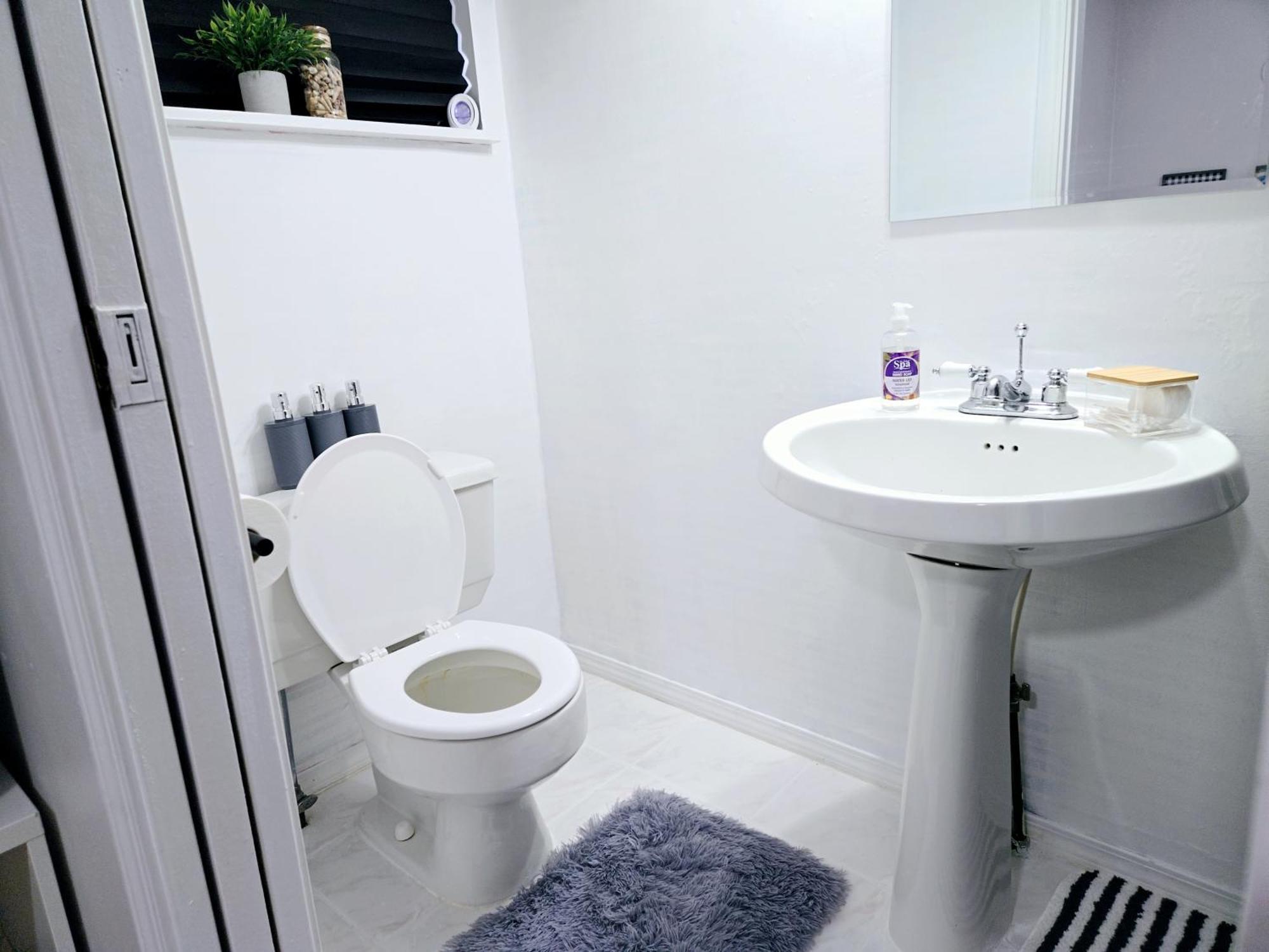 Lovely Cozy Room! With Attached Private Bath In The Heart Of Vancouver! Private Parking & Self Check-In! 外观 照片