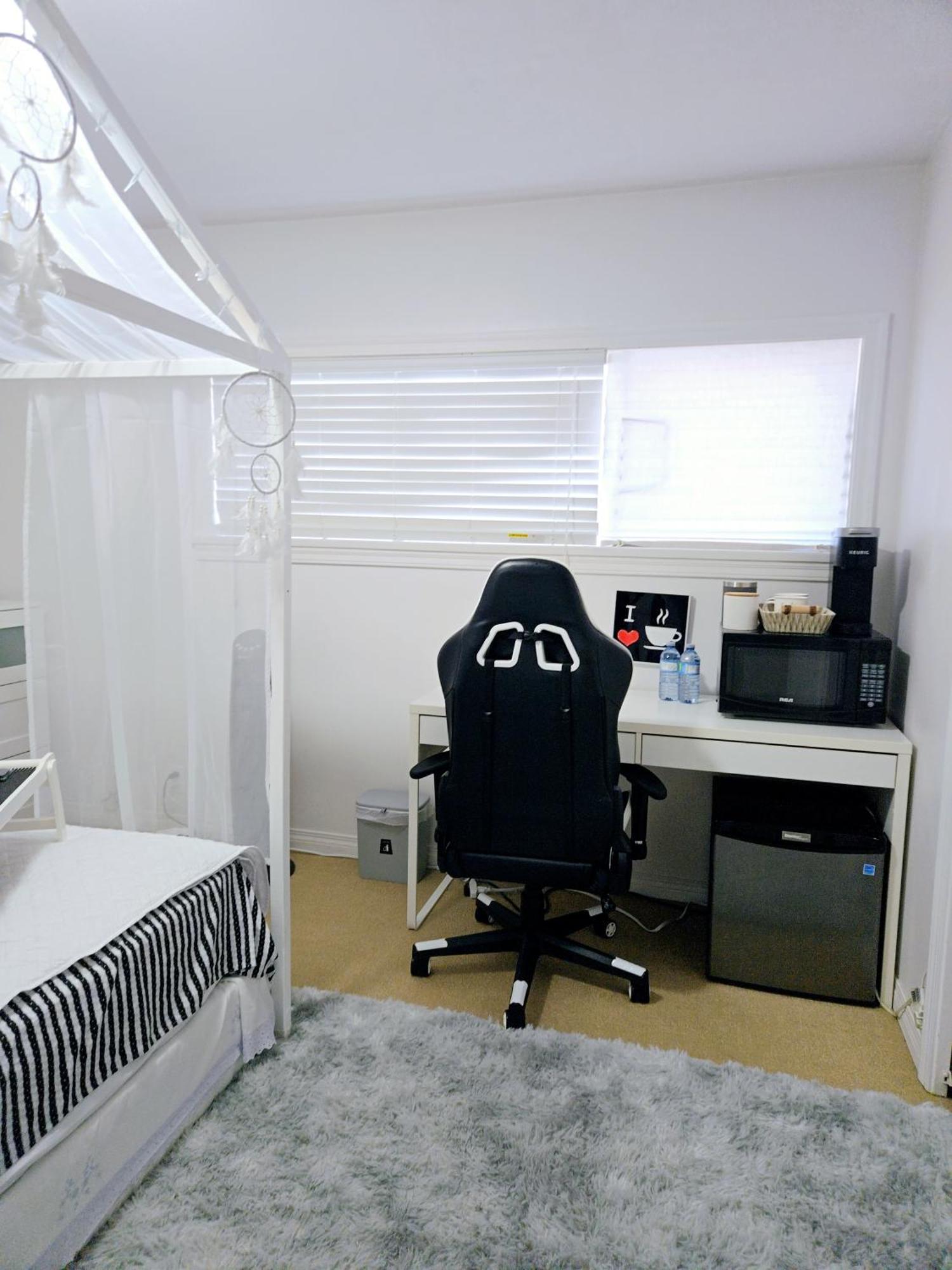 Lovely Cozy Room! With Attached Private Bath In The Heart Of Vancouver! Private Parking & Self Check-In! 外观 照片